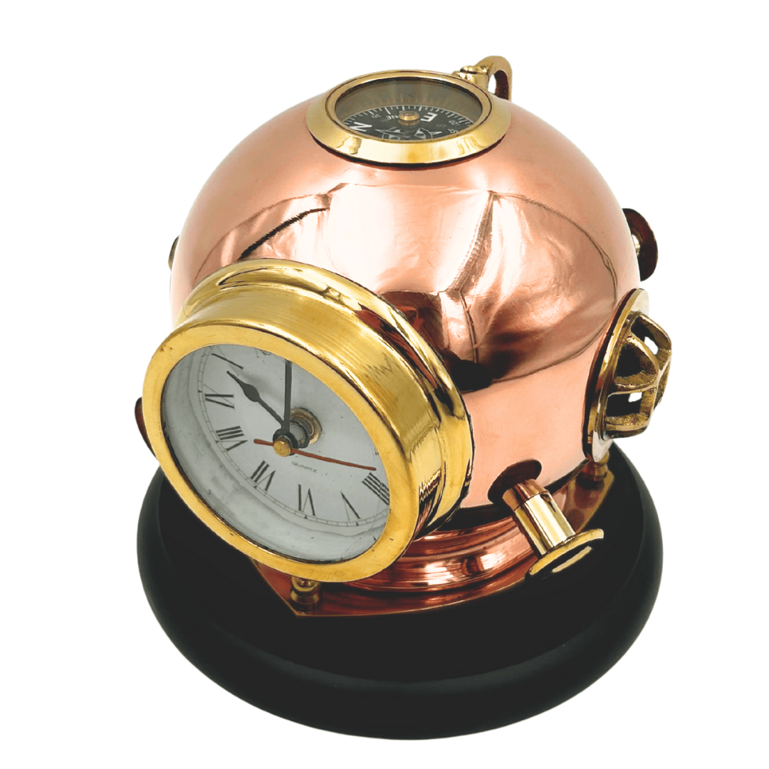Horloge de bureau en forme de casque de plongeur avec boussole - en laiton sur socle en bois – TC032