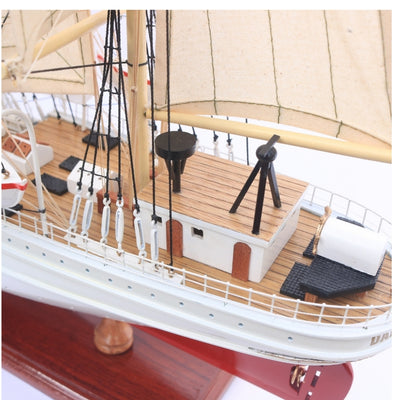 Exclusief model van het zeilschip Dar Pomorza 82 cm met mogelijkheid tot personalisatie door gravure