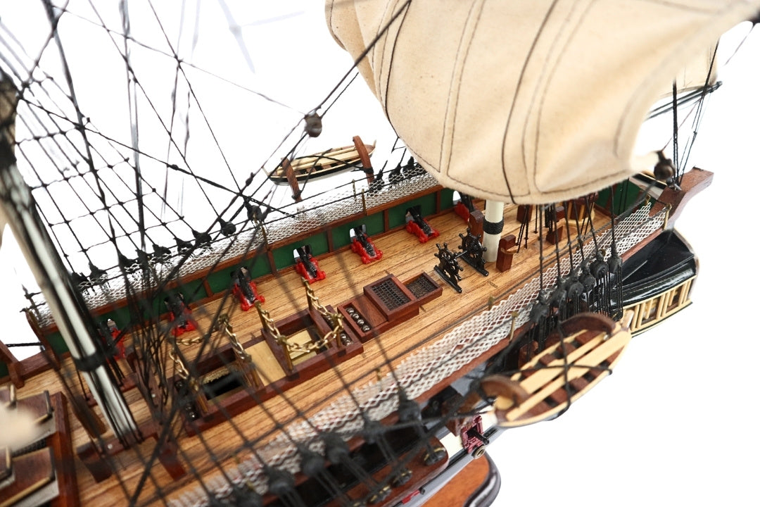Exklusives großes Segelschiffmodell USS Constitution 100cm mit Möglichkeit zur Personalisierung durch Gravur