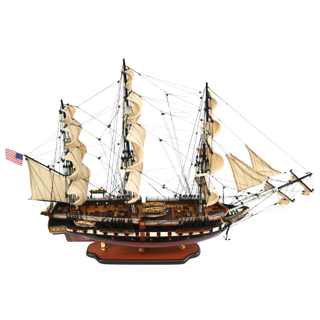 Exklusives großes Segelschiffmodell USS Constitution 100cm mit Möglichkeit zur Personalisierung durch Gravur