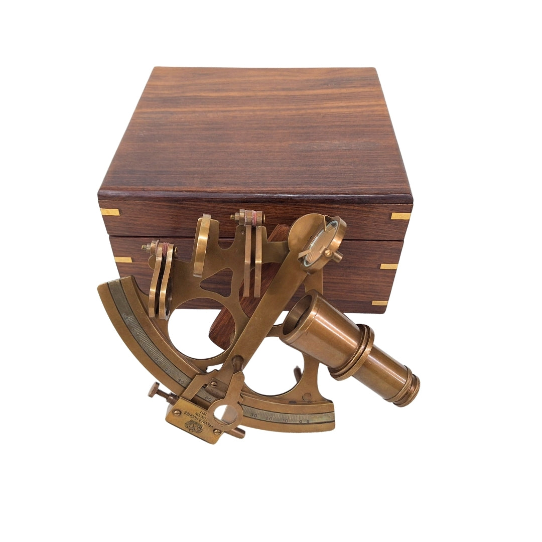 Großer Messing-Sextant in eleganter Holzkiste mit personalisierbarer Gravur