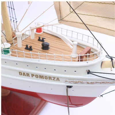 Exclusief model van het zeilschip Dar Pomorza 82 cm met mogelijkheid tot personalisatie door gravure