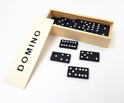 Domino dans une boîte en bois - 1096116