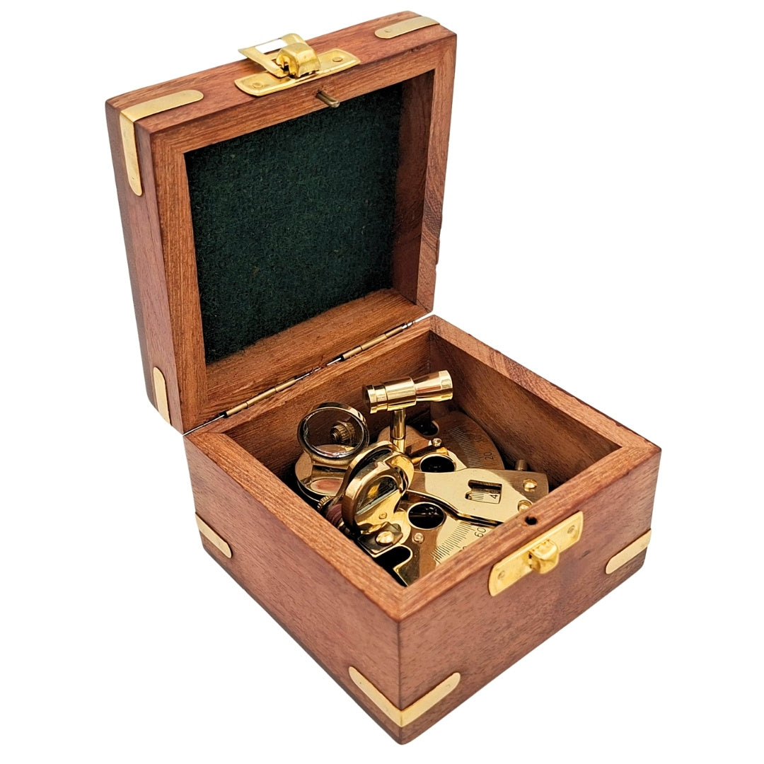 Brass Sextant in a Wooden Box with Engraving Option – Elegant Gift for Sailors and Mariners, 7x7x4 cm, High-Quality Brass and Glass