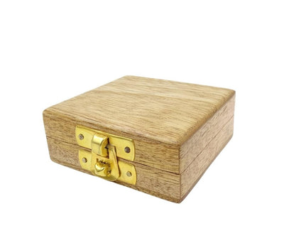 Porte-clés Barre de gouvernail BN-2156 dans une boîte en bois