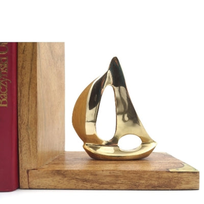 Serre-livres en laiton représentant des yachts, avec gravure