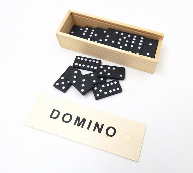 Domino dans une boîte en bois - 1096116