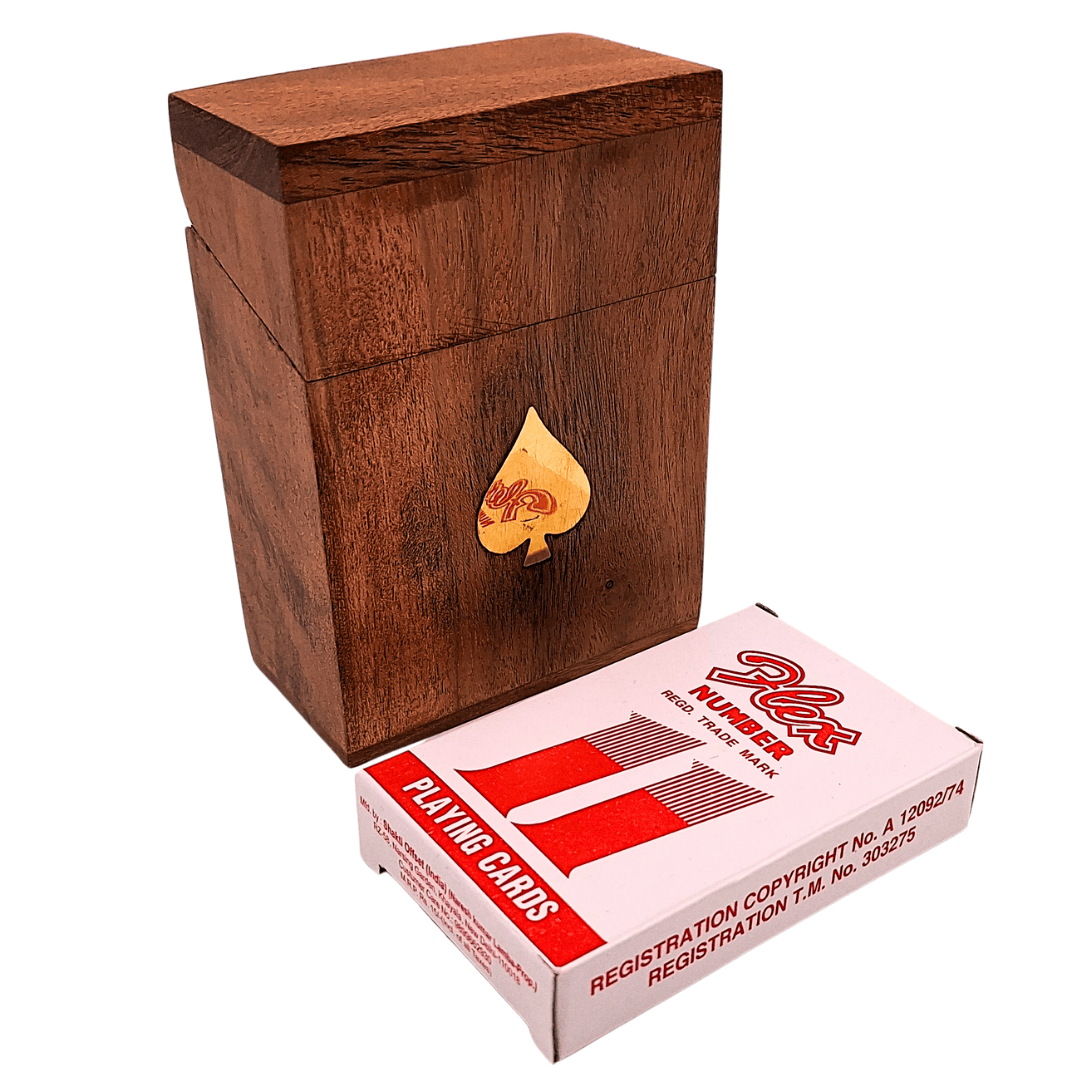 Jeu de cartes dans une boîte en bois - DNU-2985