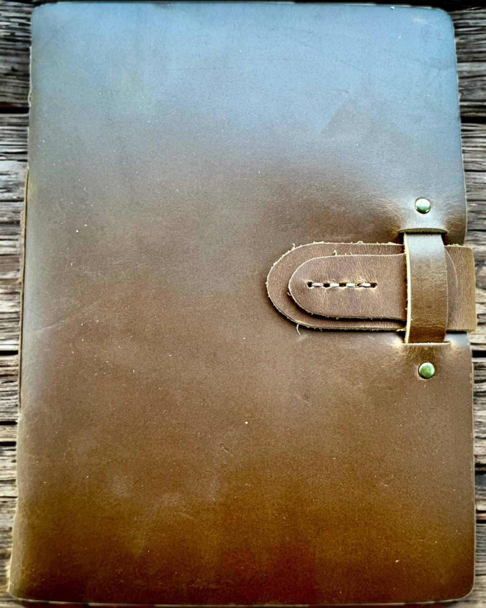 Notatnik Premium "RetroNotes" – Elegancki notes z Prawdziwej Skóry - 200 stron, 120g, notes, szkicownik, kolor brązowy, personalizacja grawerem
