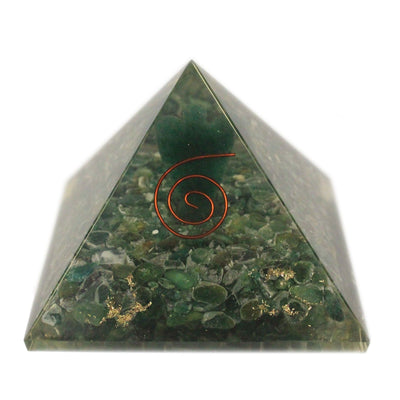 Pyramide Orgonite Magique 70 mm - Ange avec Objets Ésotériques, Intérieur Verdâtre et Finition Manuelle