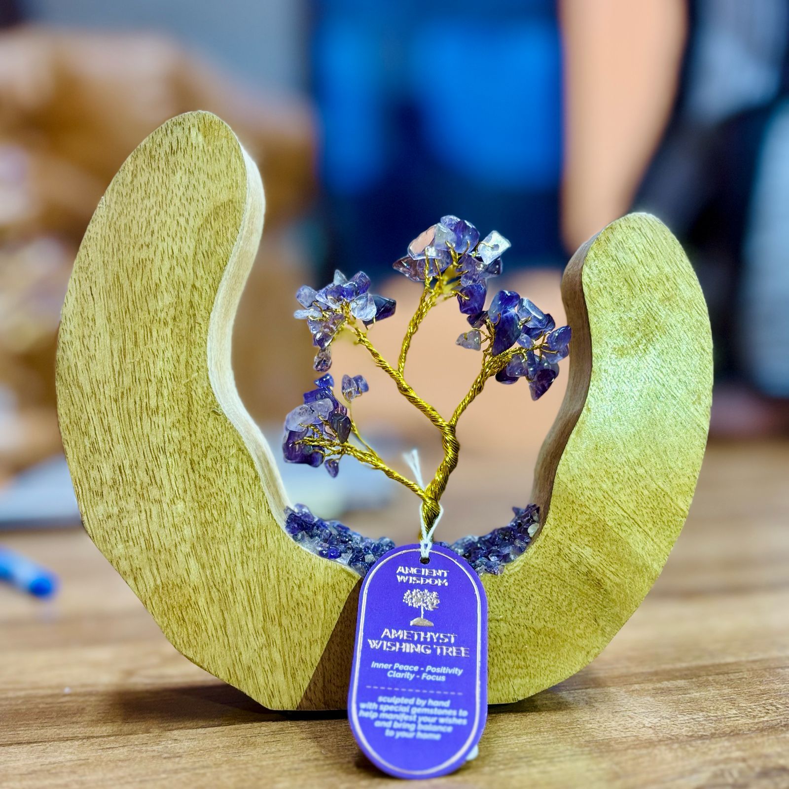 Jardin d'Arbre Améthyste en Bois de Manguier - Arbre fait main avec 60 pierres d'améthyste, parfait comme cadeau - Hauteur 17 cm, symbole de paix et de protection