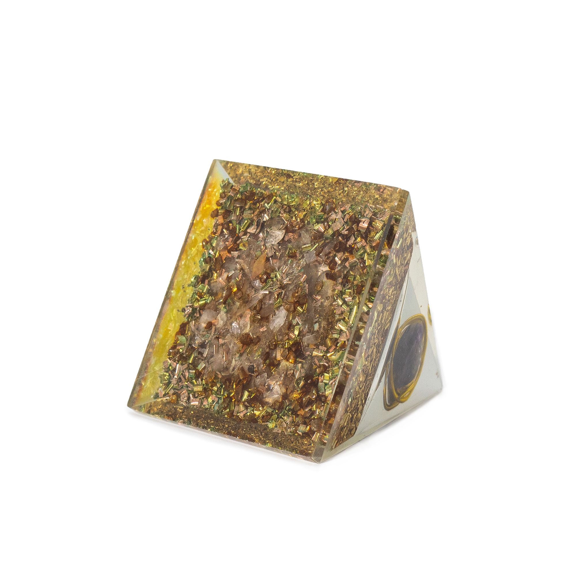 Pyramide Orgonite Moyenne avec Améthyste et Cuivre 7x6 cm