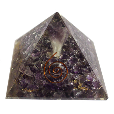 Pyramide Orgonite Magique 70 mm - Ange avec Objets Ésotériques, Intérieur Verdâtre et Finition Manuelle