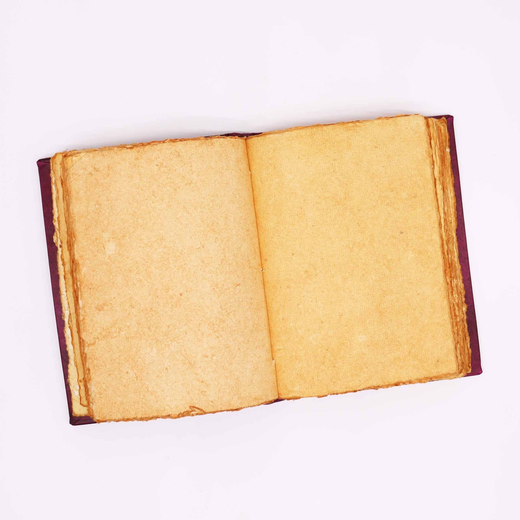 Carnet Hefty Red Tan décoré d'une Hamsa