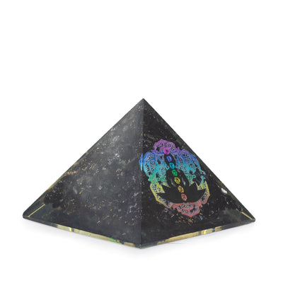 Petite Pyramide Orgonite en Tourmaline Noire 5,5x4,5 cm avec Motif Bouddha Chakras