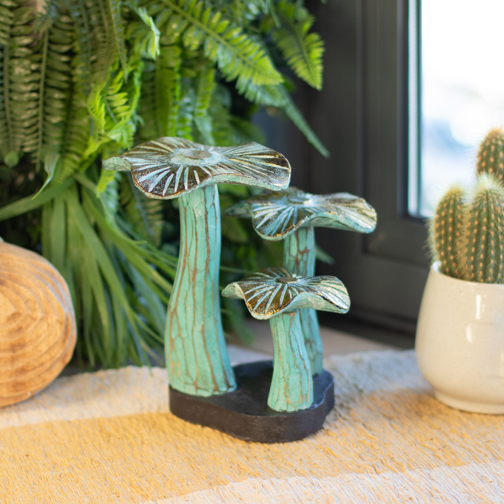 Petit champignon doré artistique 20 cm - Fait main en bois aux nuances turquoise