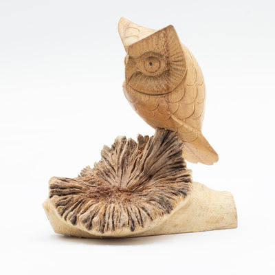 Handgemaakt uilenbeeld van boomknobbel - Uniek cadeaufiguur, hoogte 11 cm, natuurlijke tinten uit Indonesië