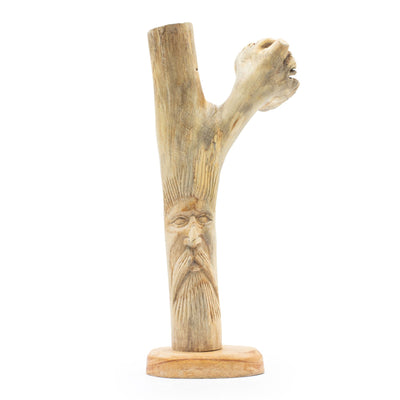 Handgesneden beeldje van de Groene Man van parasiet hout