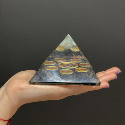Pyramide Orgonite Midnight Om Chakra