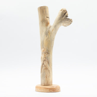 Handgesneden beeldje van de Groene Man van parasiet hout