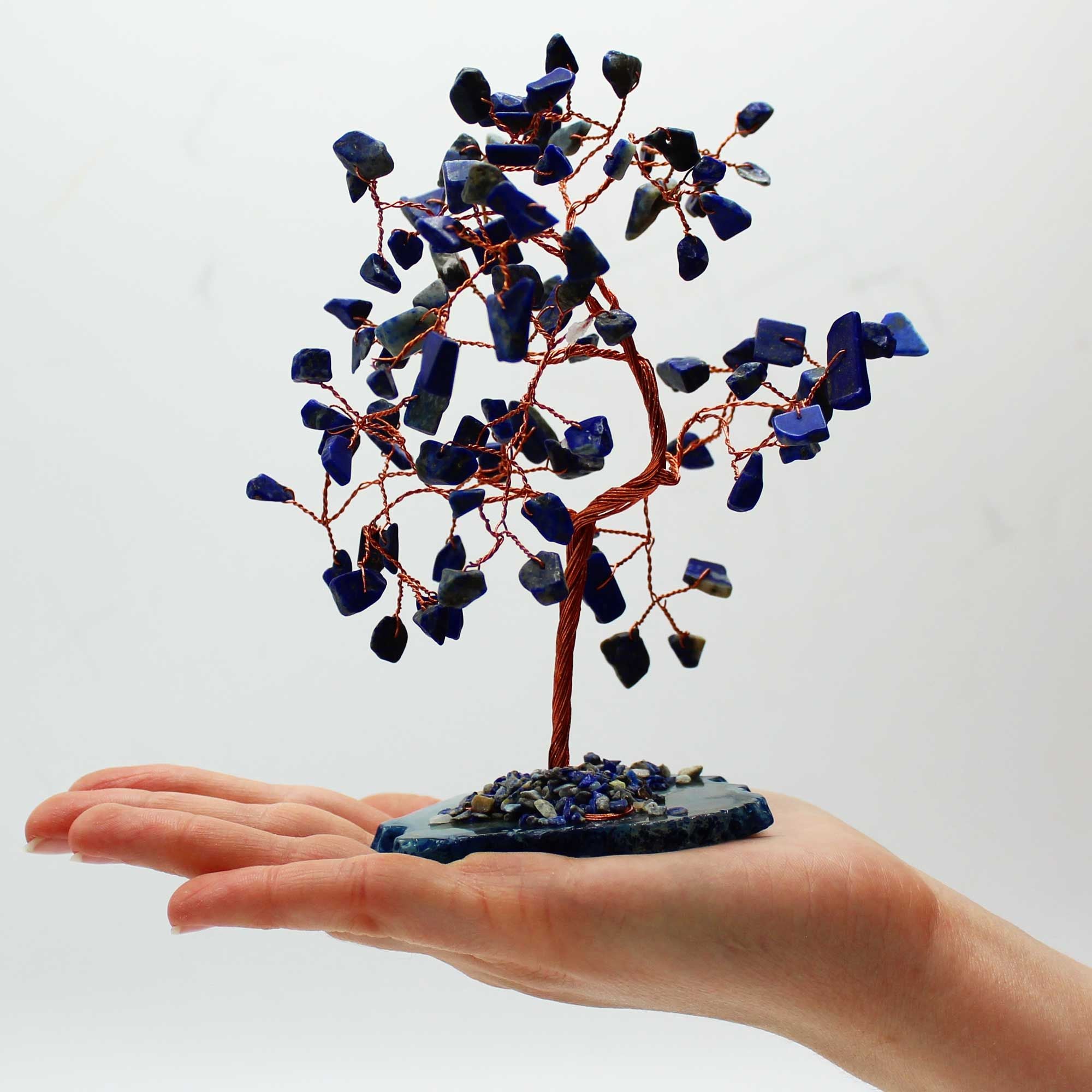 Grand Arbre de Pierres en Sodalite sur Base d'Agate Bleue  