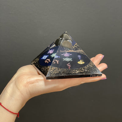 Pyramide Orgonite Midnight Reiki