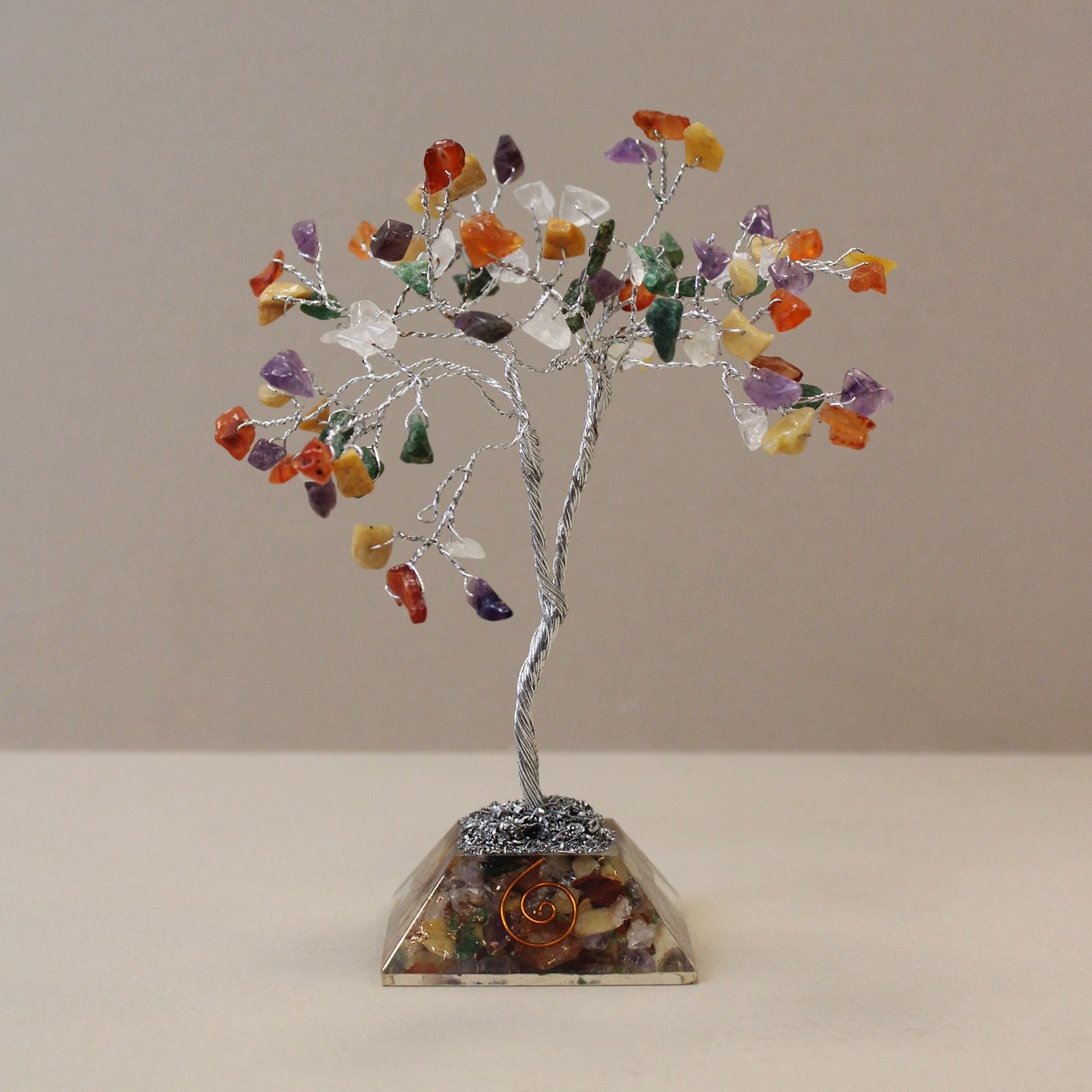 Arbre magique de pierres avec base en orgonite