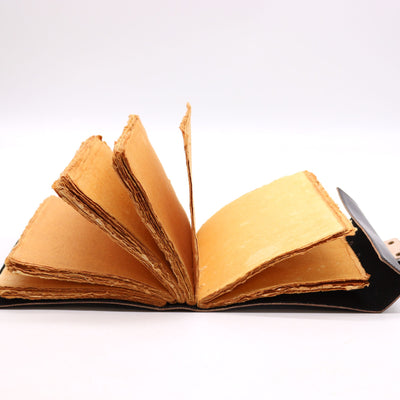 Livre des Ombres - Carnet magique de 200 pages, bord décoratif, 15x21 cm