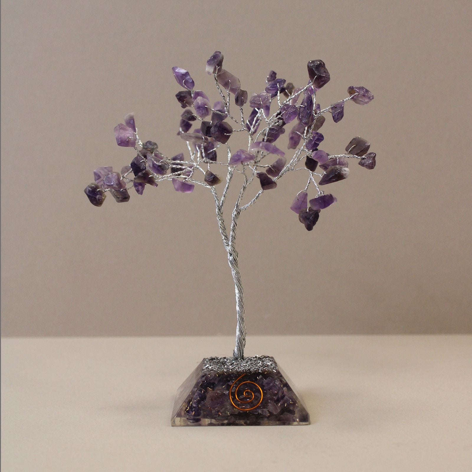 Arbre de cristal d'améthyste avec base en orgonite