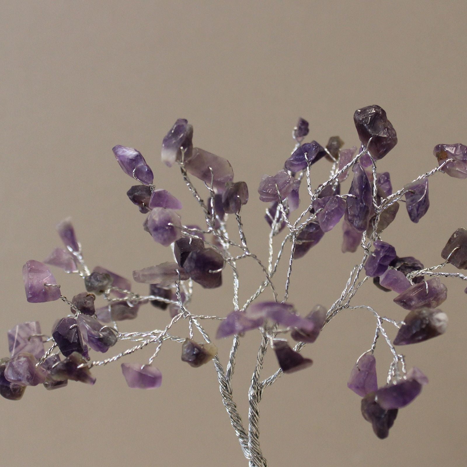 Arbre de cristal d'améthyste avec base en orgonite