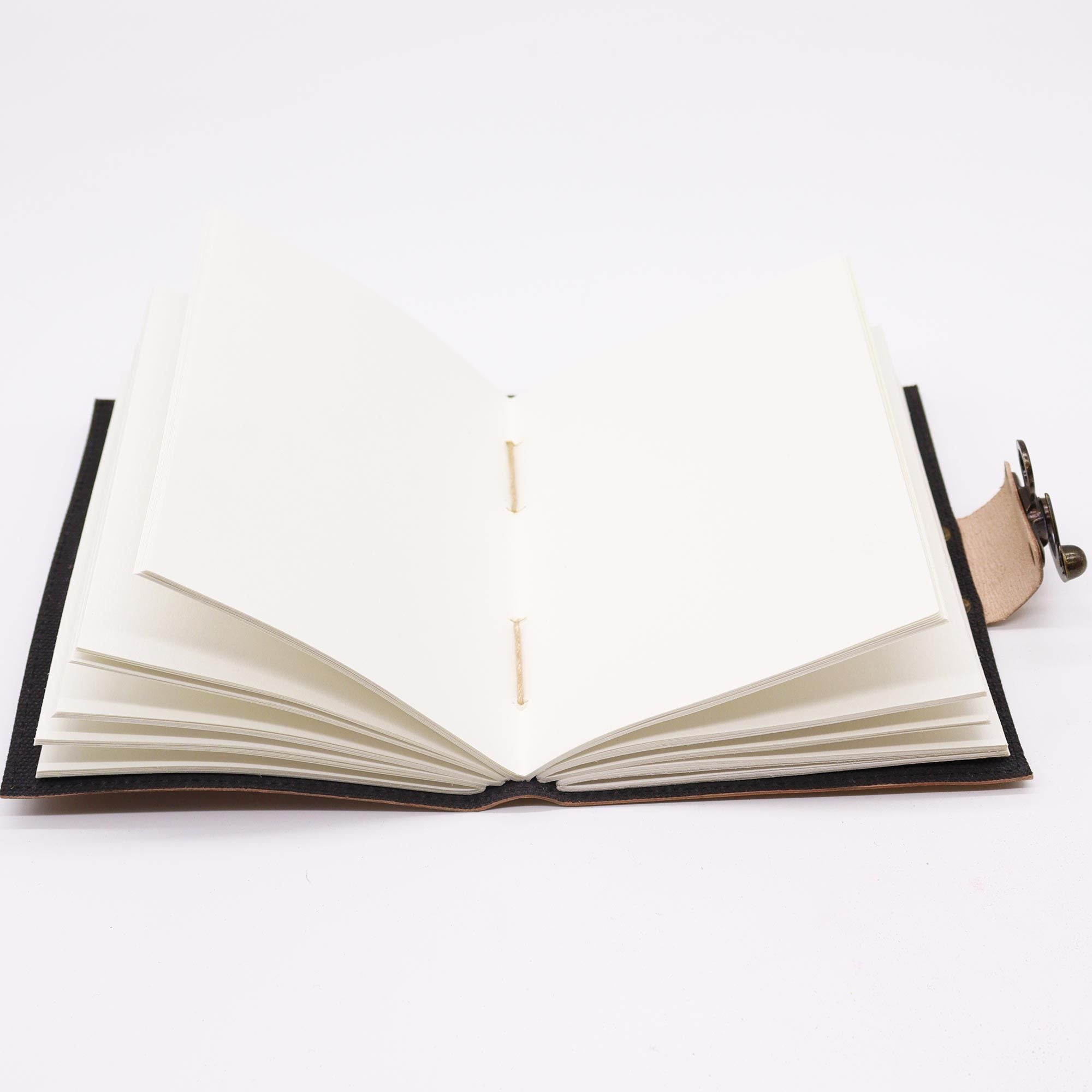 Carnet de l'Amitié - journal en cuir avec motif d'oiseaux - tan clair - 7x5" - parfait cadeau pour proches avec message embossé "La vie est meilleure avec des amis" - 100 pages blanches, fermeture vintage, format compact