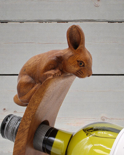 Lapin du sommelier – Support à bouteille d’équilibre en bois de suar, sculpté à la main