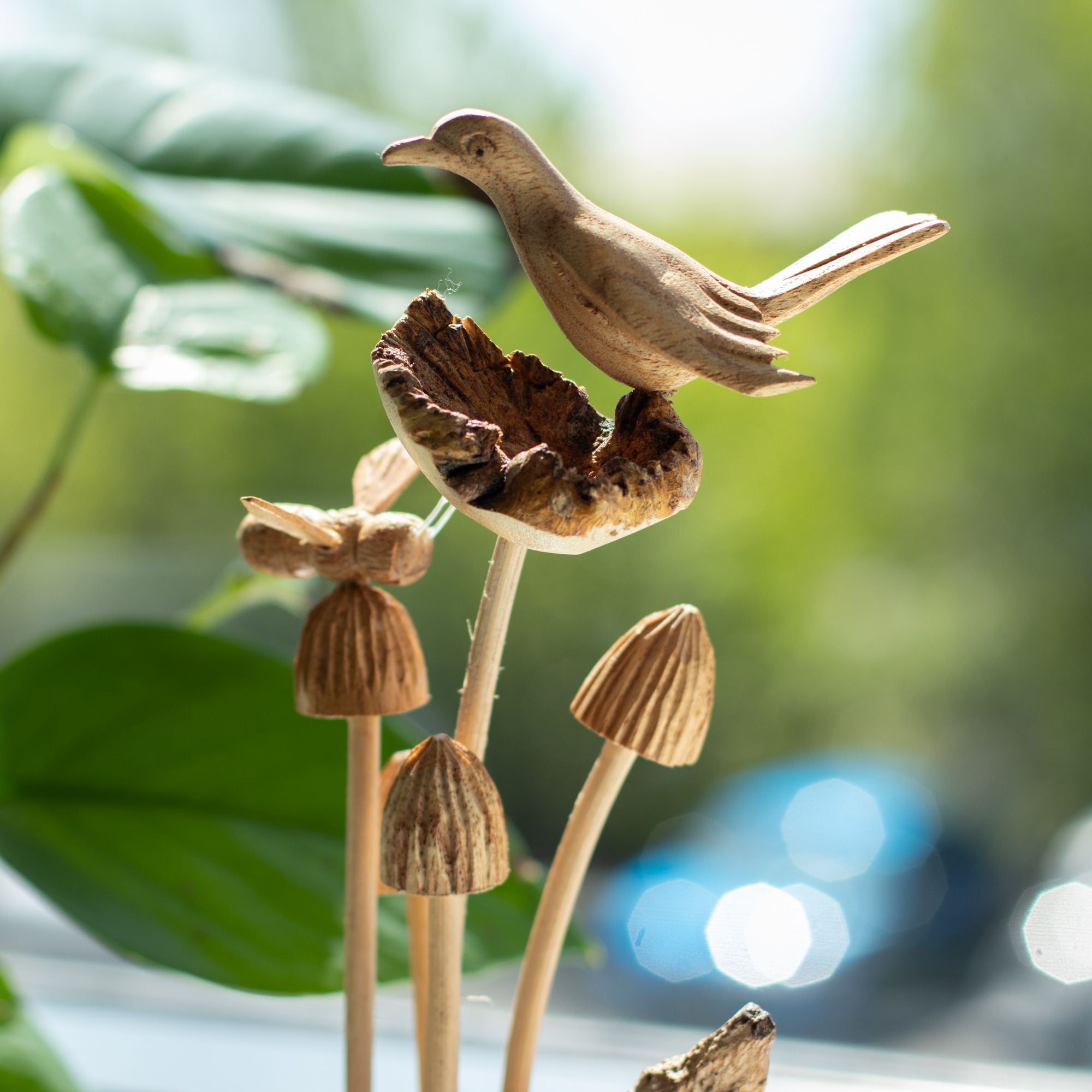 Sculpture en bois parasite