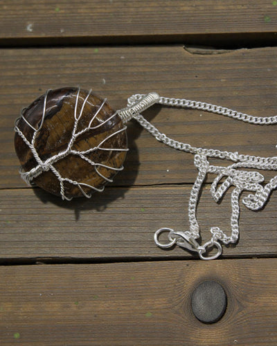 Baum des Mutes – Handgefertigte Halskette mit Tigerauge und Baum des Lebens