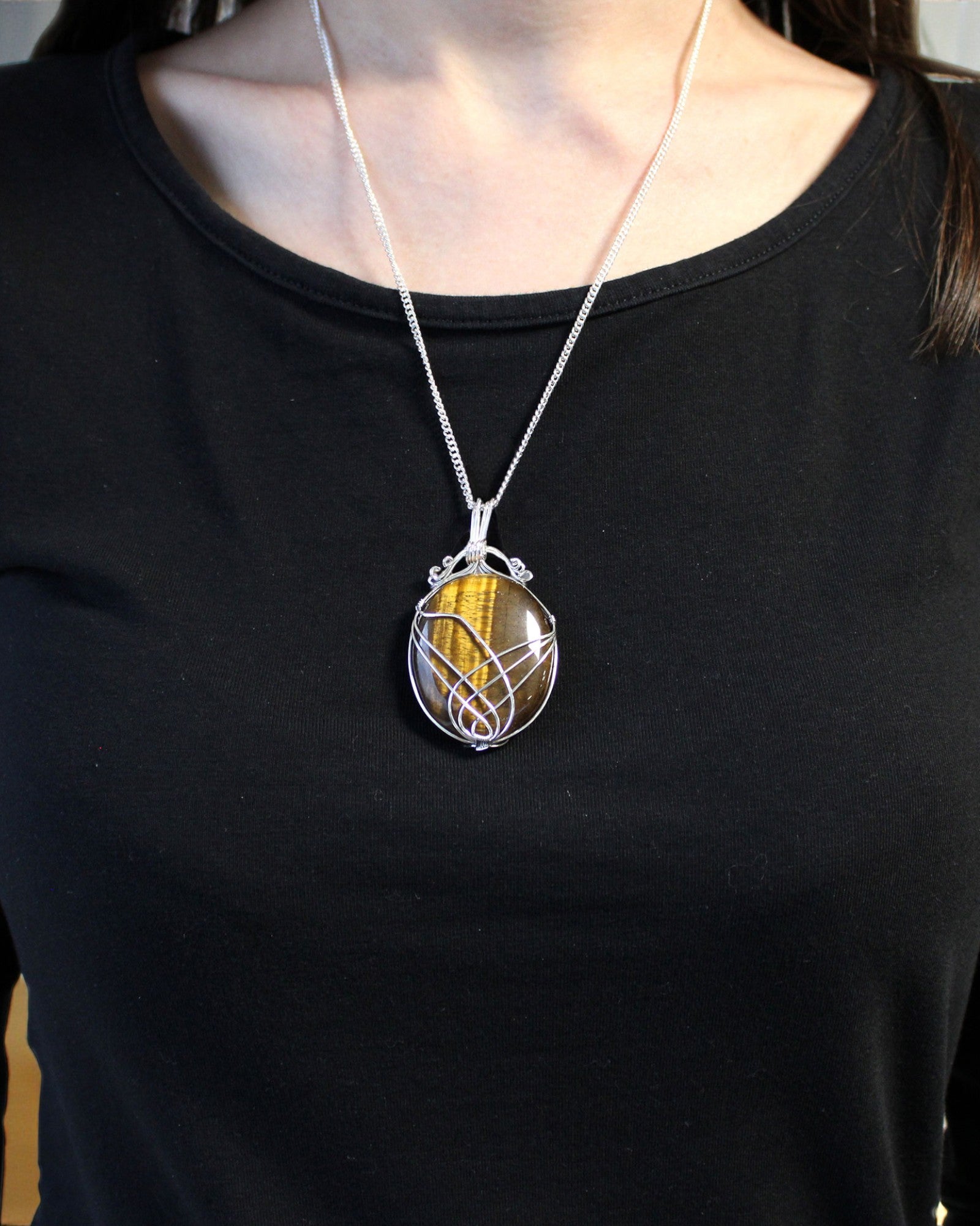 Zawijas Mocy – Collier en œil de tigre tressé à la main