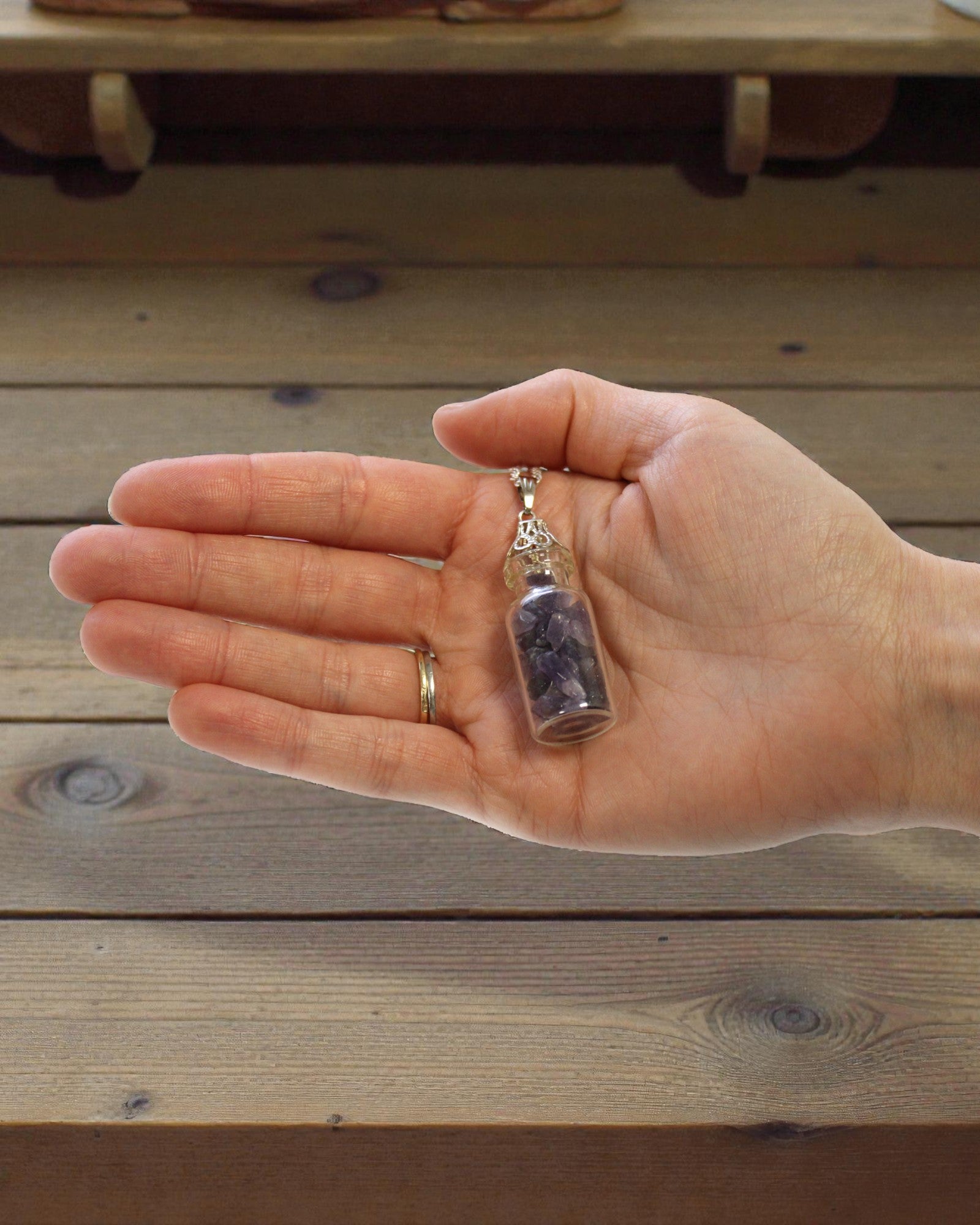 Bouteille de calme – Collier avec améthyste dans une fiole