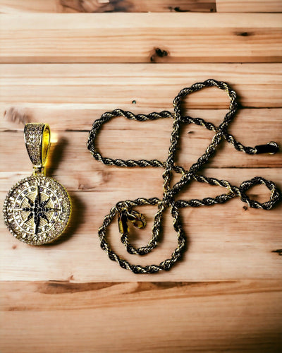 Ketting met Kompas Hanger in Glamour Stijl met Zirkonia voor Vrouwen en Mannen - 2 varianten om uit te kiezen, personalisatie met gravure als cadeau