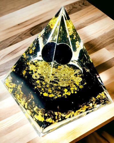 Amethyst Crystal Pyramid - Brings Positive Energy and Supports Meditation. Color gold - black