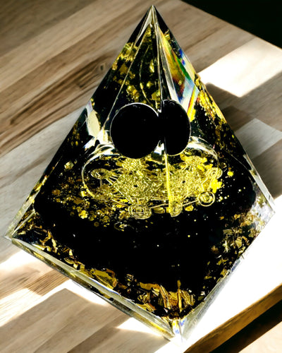 Amethyst Crystal Pyramid - Brings Positive Energy and Supports Meditation. Color gold - black