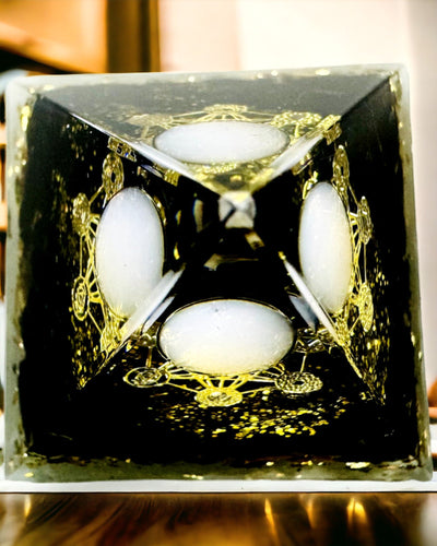 Pyramide Orgonite avec Obsidienne – Générateur d'Énergie Chakra, Outil de Méditation Reiki avec Pierre Naturelle