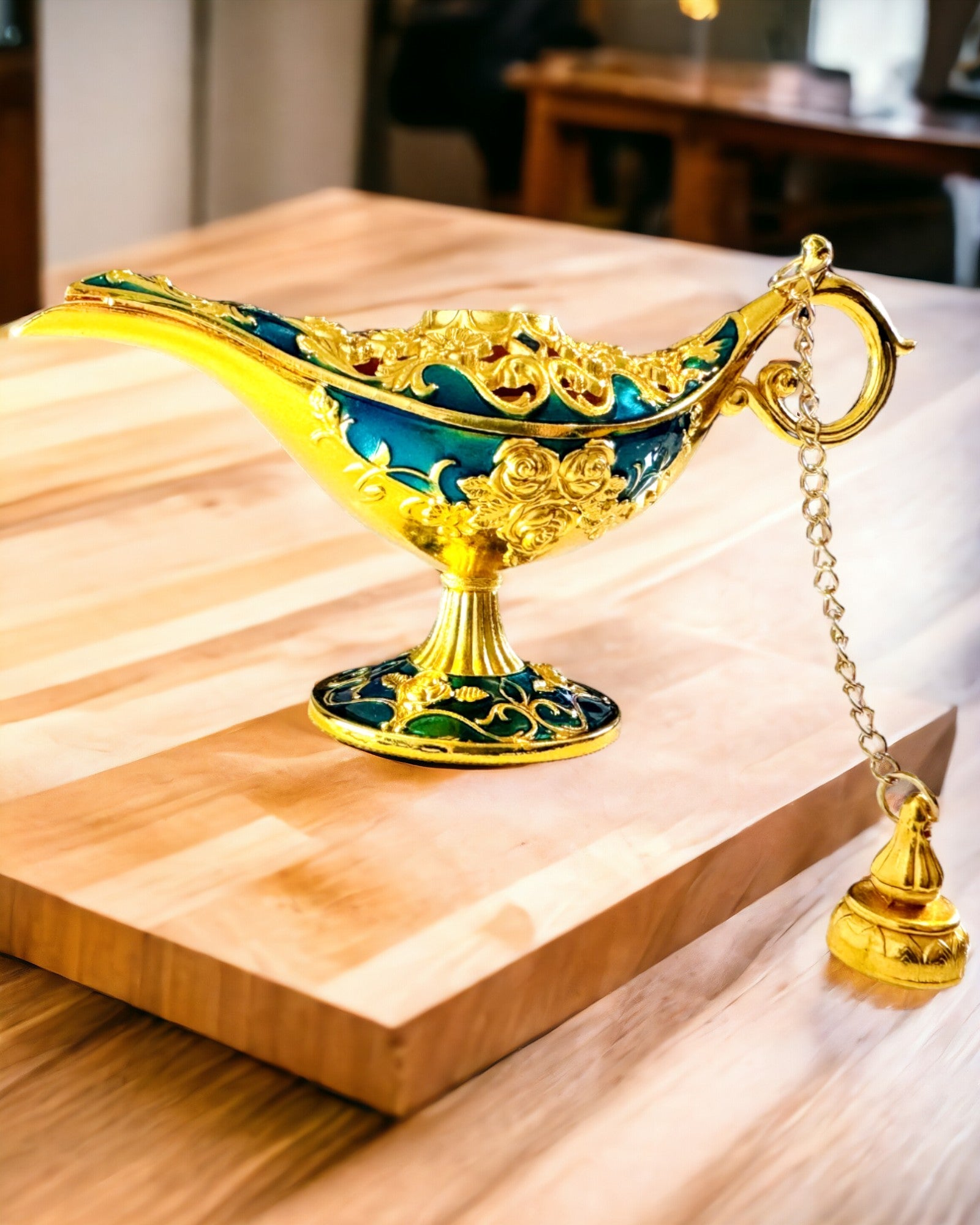 Petite Lampe d'Aladin Faite à la Main - Artisanat Artistique en Métal pour la Décoration de la Maison, gravure