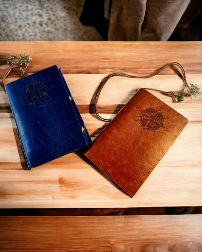 Carnet de Notes Nautique Vintage Taille A6 ou A7 - avec Motif de Boussole et Pages à Roulement - Disponible en différentes Variantes de Couleurs, possibilité de gravure