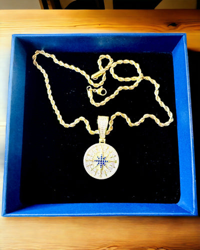 Ketting met Kompas Hanger in Glamour Stijl met Zirkonia voor Vrouwen en Mannen - 2 varianten om uit te kiezen, personalisatie met gravure als cadeau