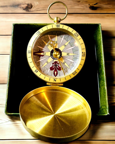 Boussole de Navigation Style Rétro – Instrument Portable et Précis pour Déterminer la Direction pour Voyageurs et Explorateurs. Gravure, personnalisation.