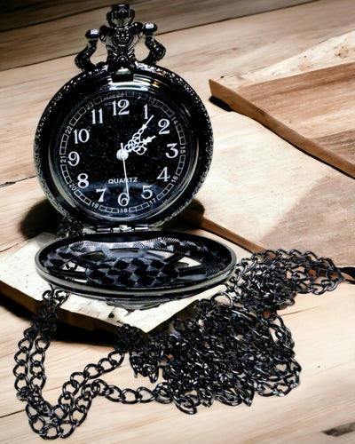 Montre de Poche avec Boussole – Pendentif Élégant de Style Vintage avec Squelette Creux et Cadran Noir, personnalisation par gravure