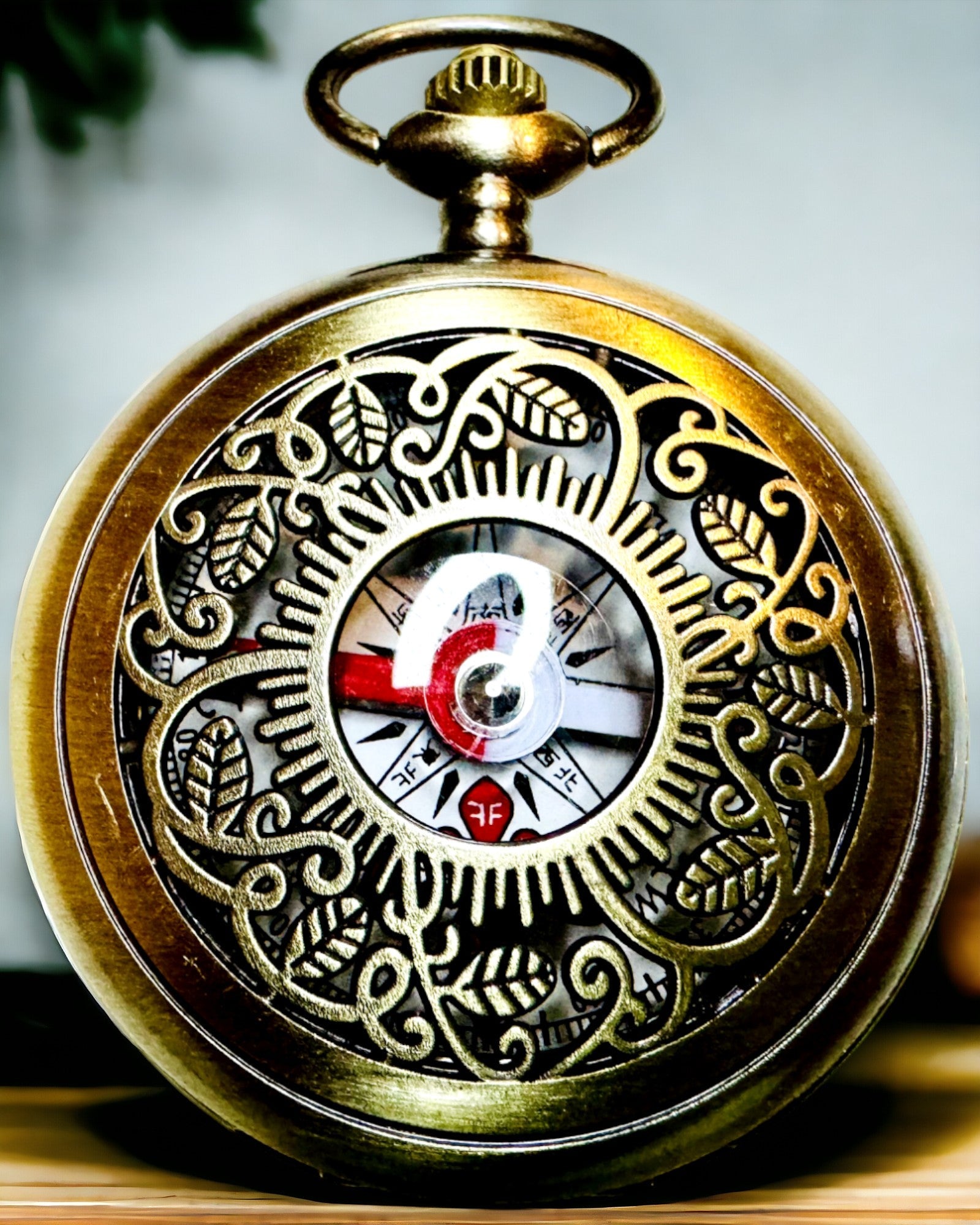 Boussole de Navigation Style Vintage avec Motif Ajourné – couleur brun-doré