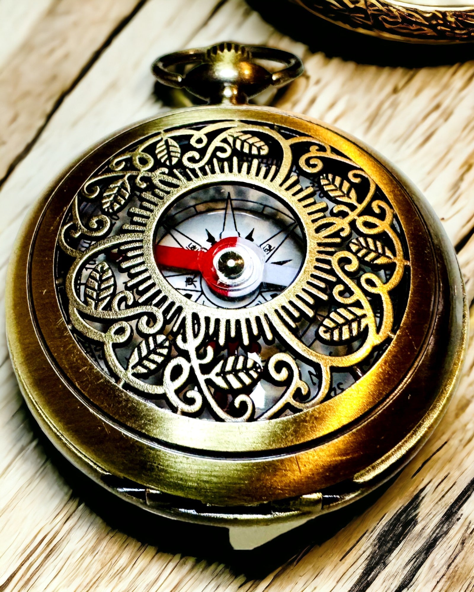 Boussole de Navigation Style Vintage avec Motif Ajourné – couleur brun-doré