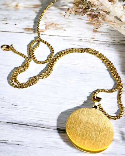 Wisiorek "Urban Elegance" – Ronde Medaille van Roestvrij Staal in Twee Kleuren met Personaliseringsoptie