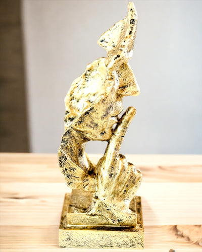 Reflektierender Mann – Abstrakte Skulptur im modernen Stil