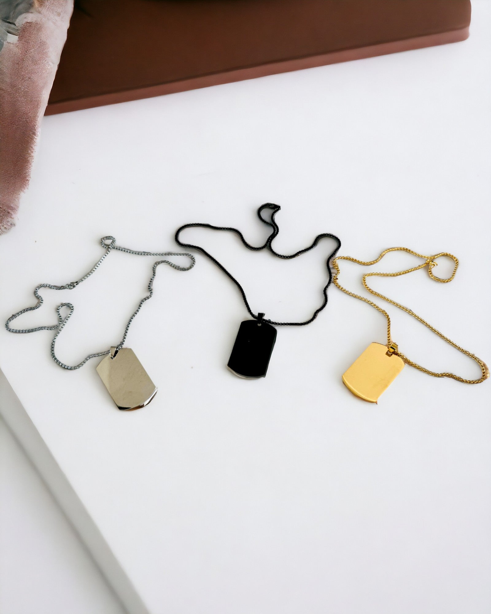 Collier avec Dog Tag "Trois Nuances de Style" - Plaque d'identité - Élégant Pendentif en Acier Inoxydable avec Option de Gravure